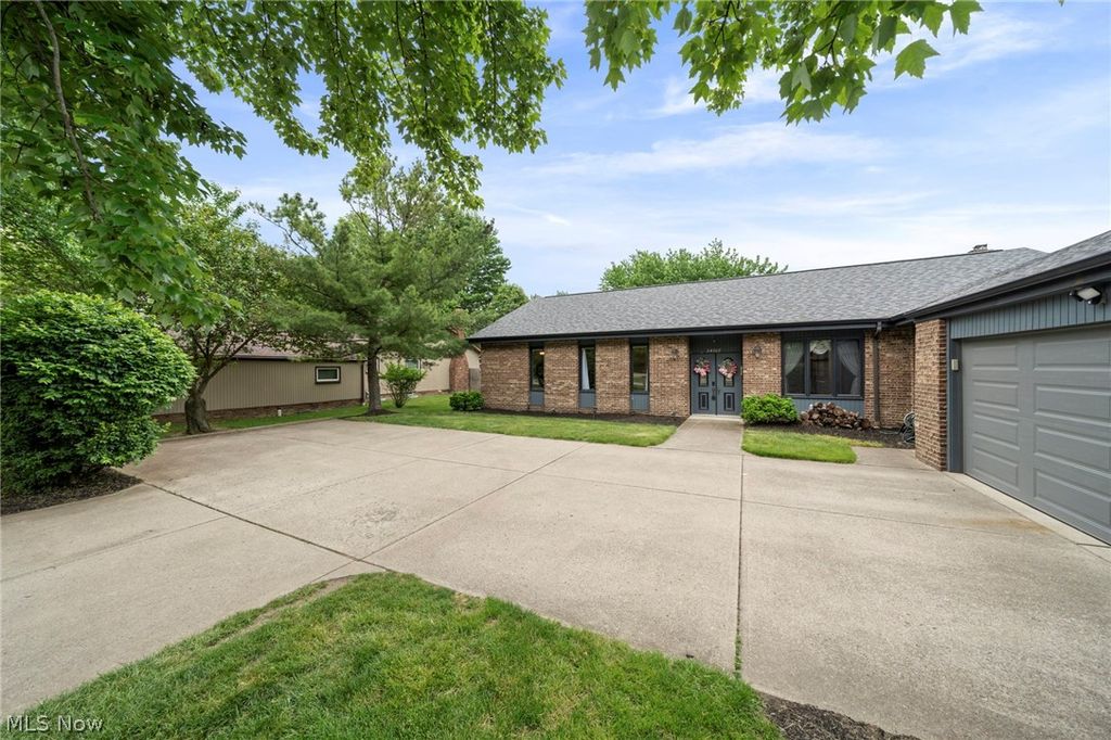 Photo of 24707 Westwood RD, Westlake, OH 44145 (MLS # 5211632)