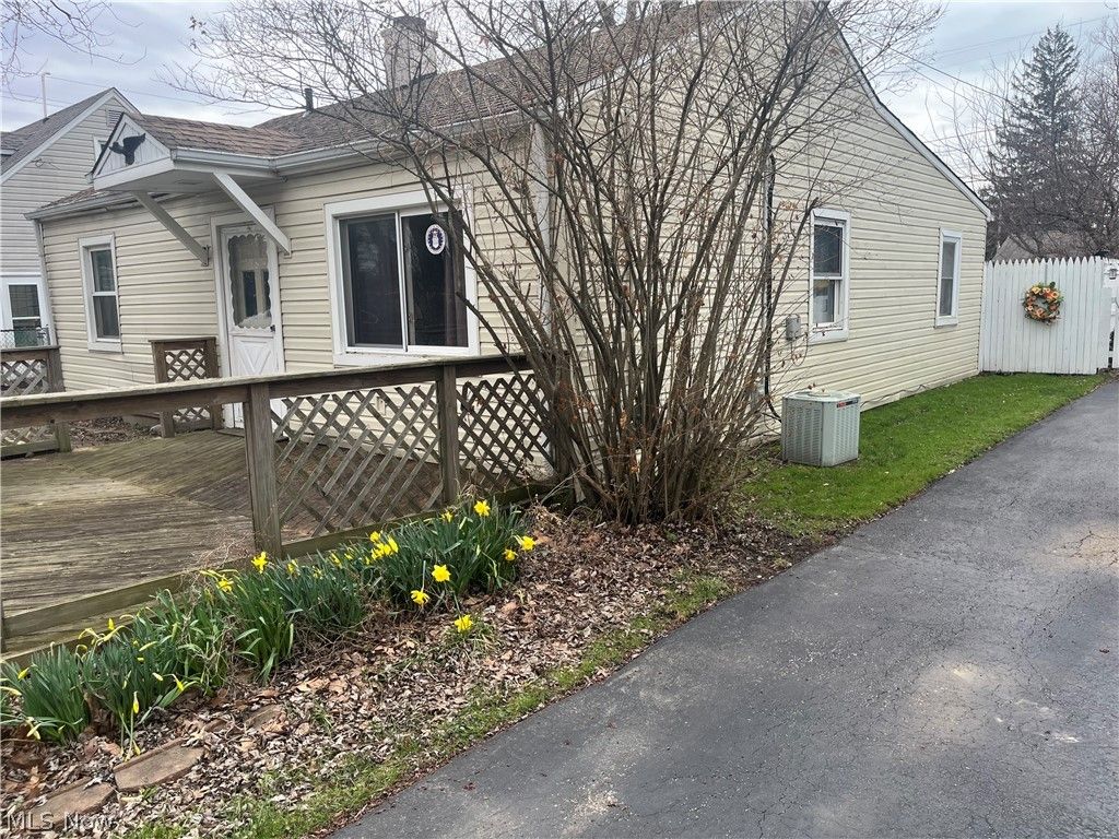 Photo of 4938 Corduroy Road, Mentor, OH 44060 (MLS # 5198118)