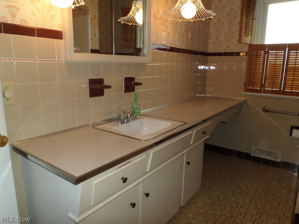 Society Hms Inc Parkdale - Residential