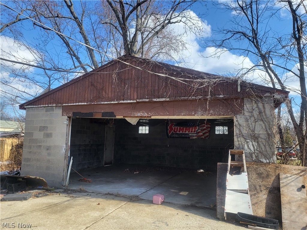 Photo of 3521 Omaha Avenue, Lorain, OH 44055 (MLS # 5190926)