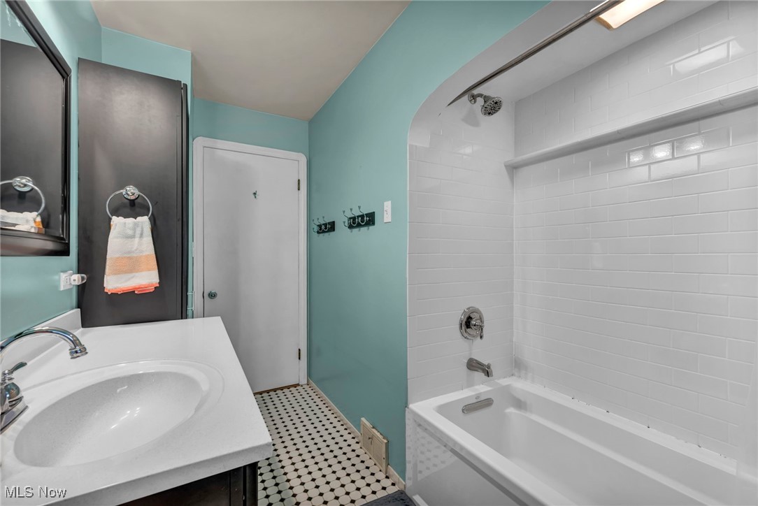 3475 Clague Road, North Olmsted, Ohio image 18