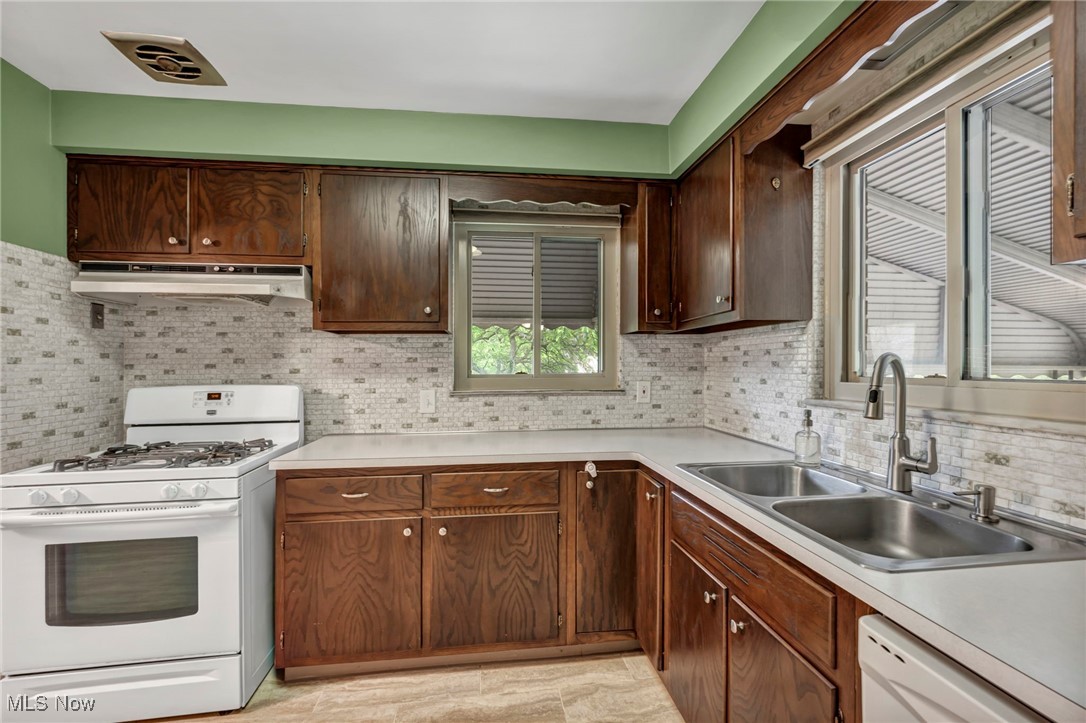 3475 Clague Road, North Olmsted, Ohio image 8
