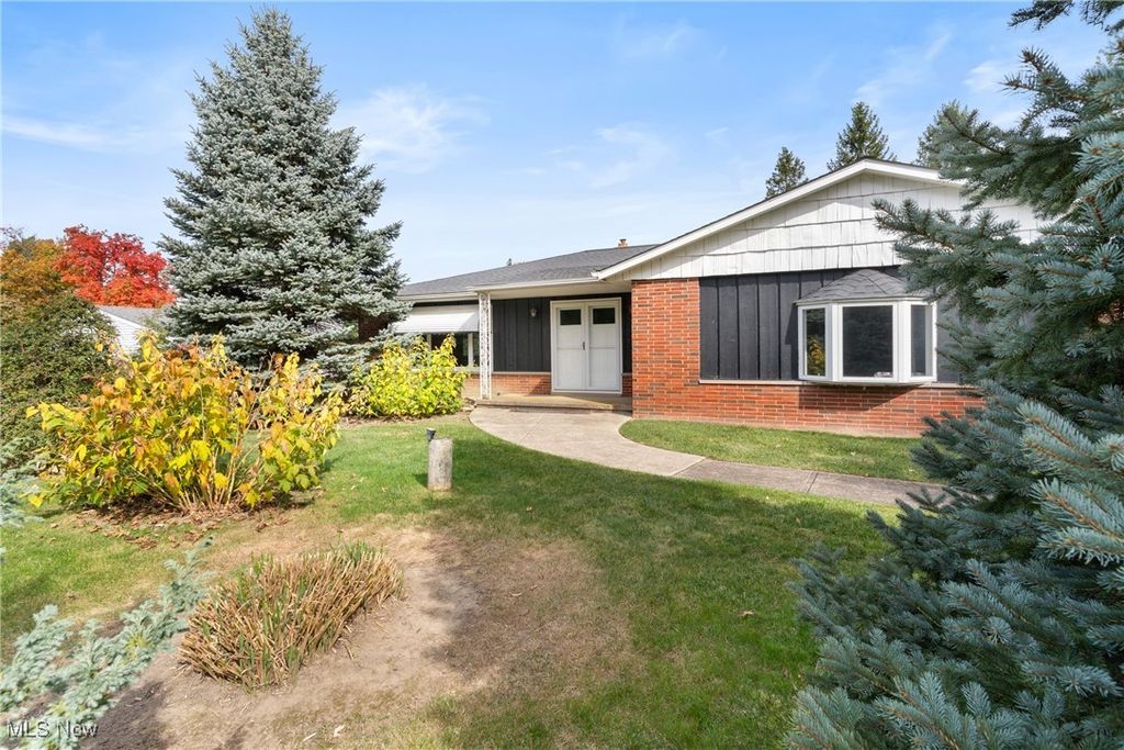 Photo of 2671 Ramsay Road, Beachwood, OH 44122 (MLS # 5158214)