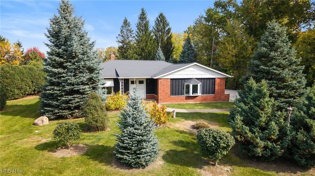 Photo of 2671 Ramsay Road, Beachwood, OH 44122 (MLS # 5158214)