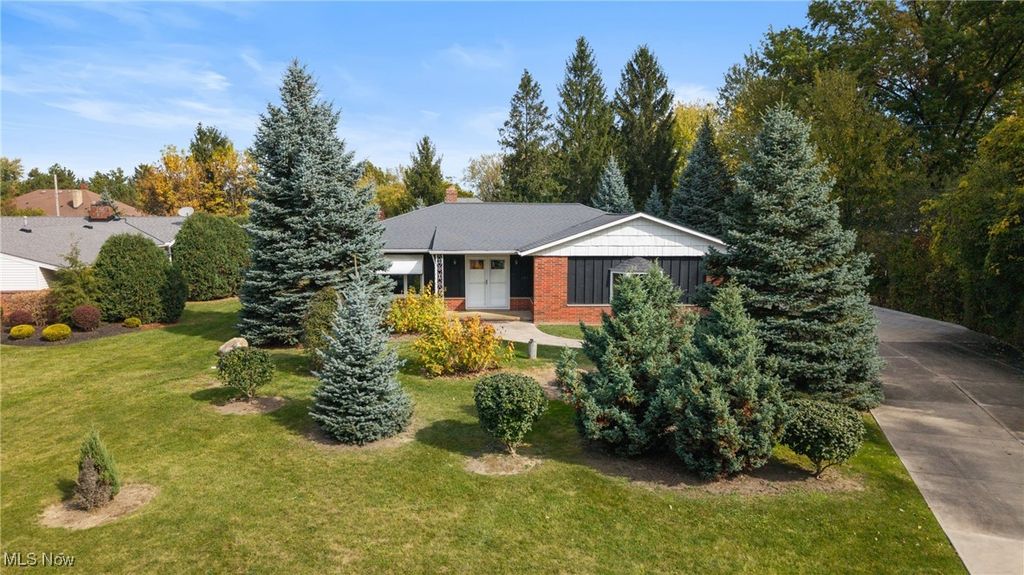 Photo of 2671 Ramsay Road, Beachwood, OH 44122 (MLS # 5158214)