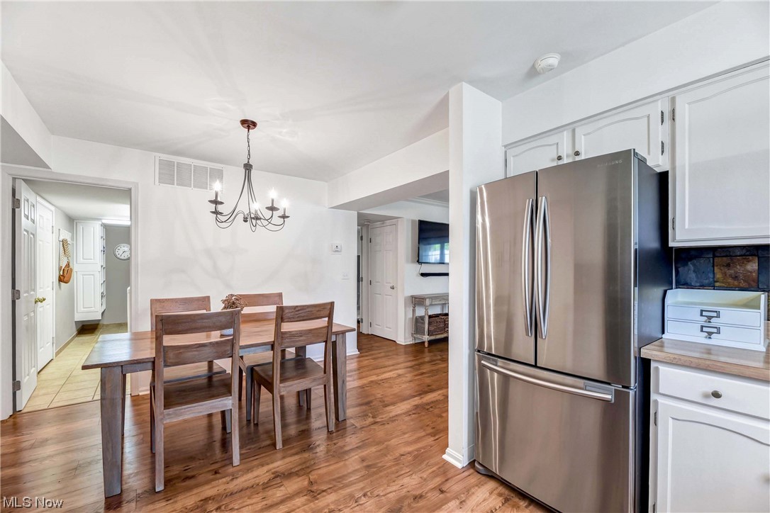 Bay Commons Condos Ph 01 - Residential