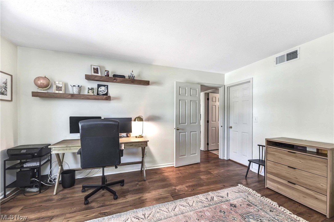 Bay Commons Condos Ph 01 - Residential