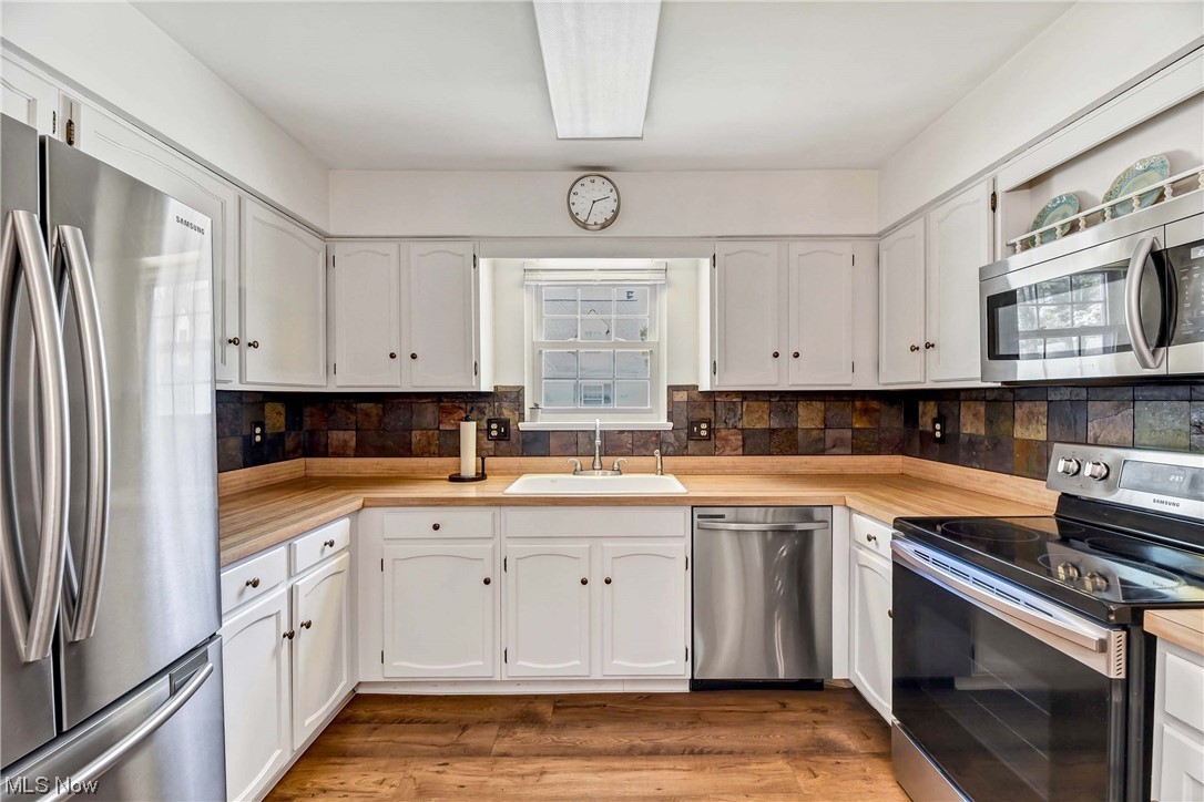 Bay Commons Condos Ph 01 - Residential