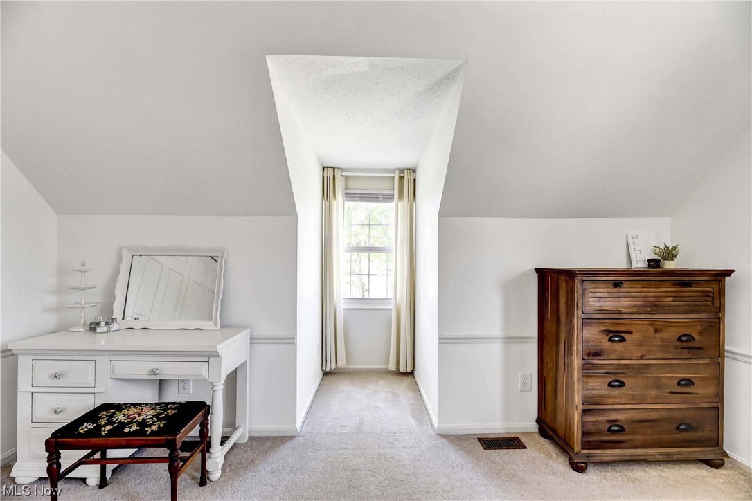 Bay Commons Condos Ph 01 - Residential