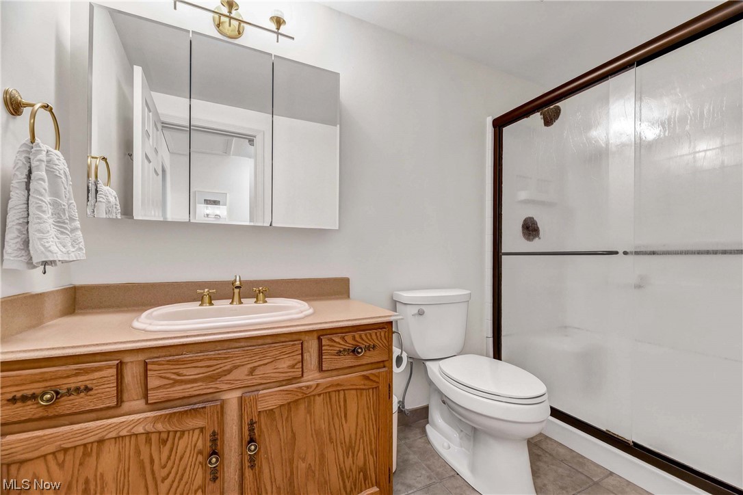 Bay Commons Condos Ph 01 - Residential