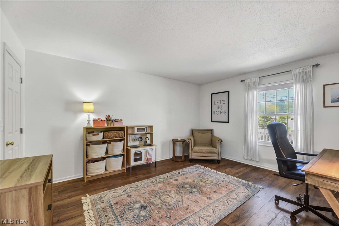 Bay Commons Condos Ph 01 - Residential