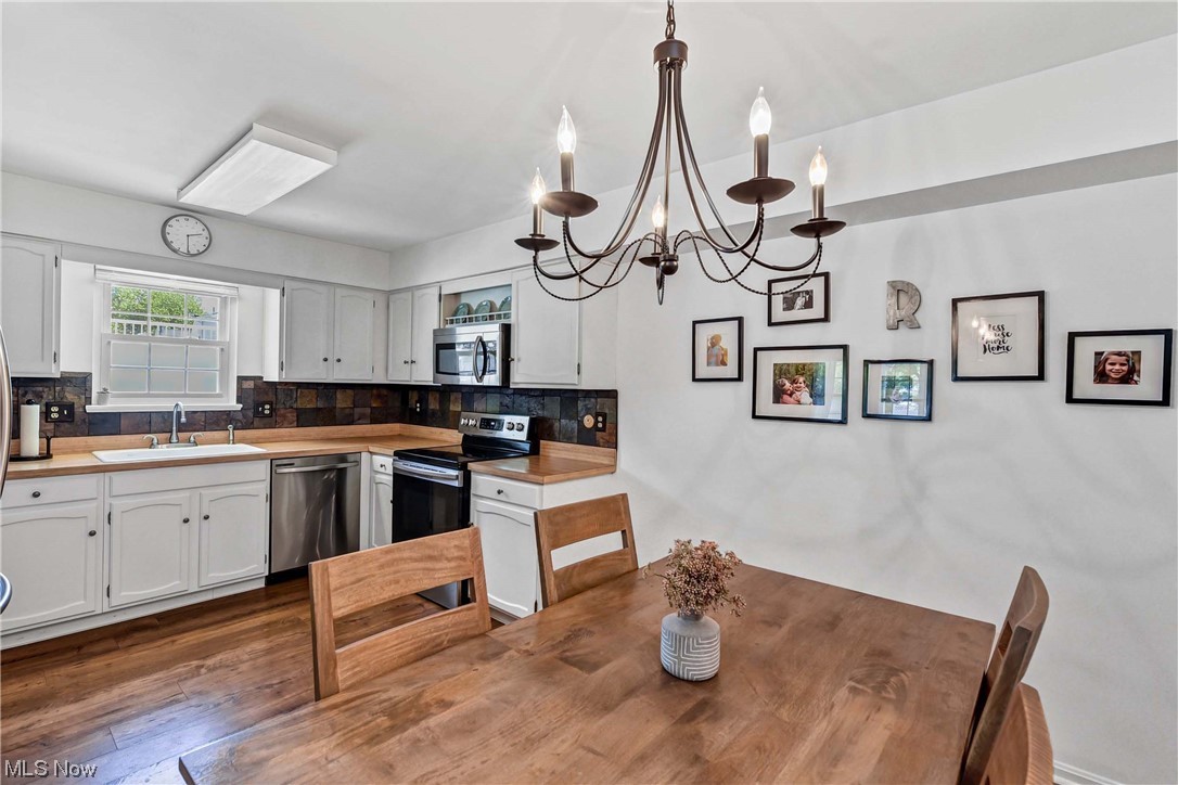 Bay Commons Condos Ph 01 - Residential