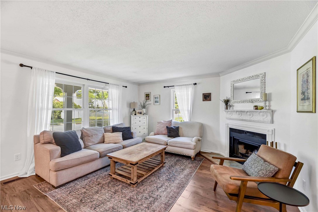 Bay Commons Condos Ph 01 - Residential