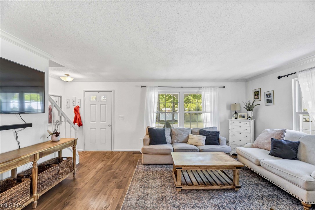 Bay Commons Condos Ph 01 - Residential