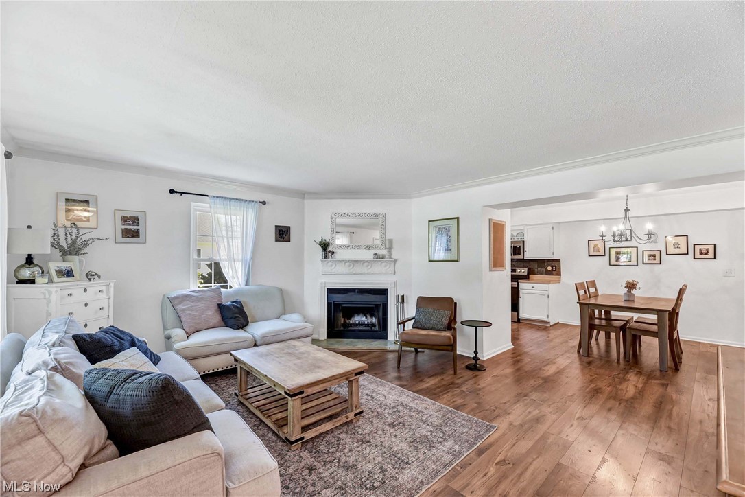 Bay Commons Condos Ph 01 - Residential