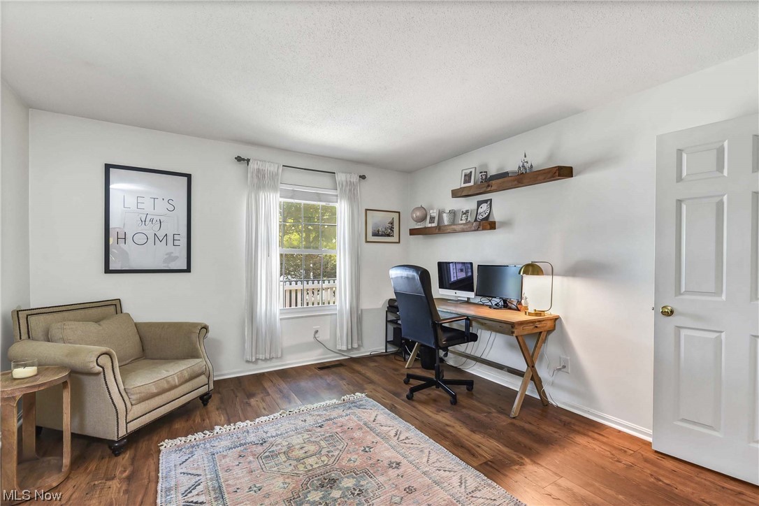 Bay Commons Condos Ph 01 - Residential