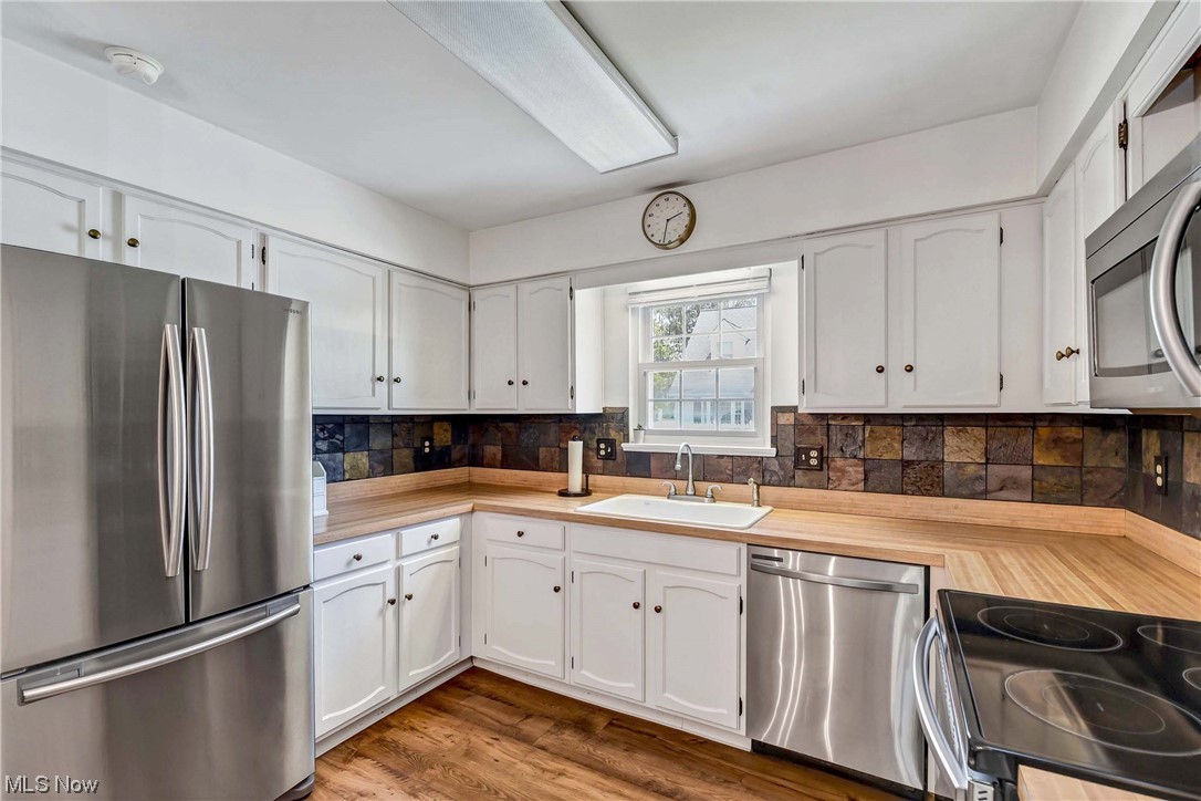 Bay Commons Condos Ph 01 - Residential