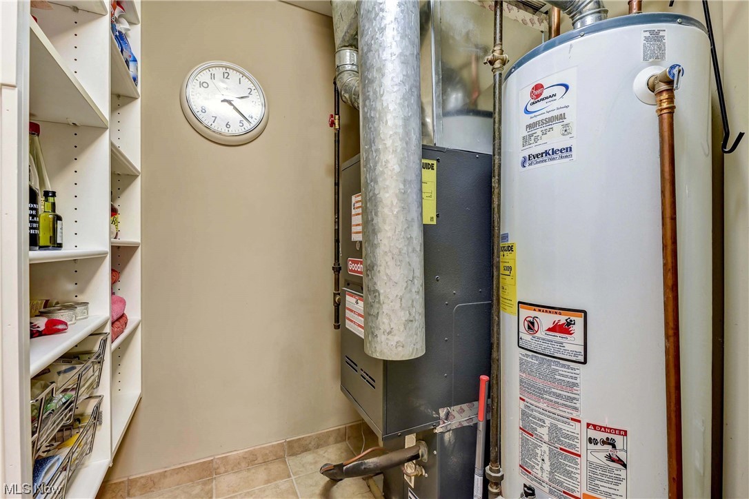 Bay Commons Condos Ph 01 - Residential