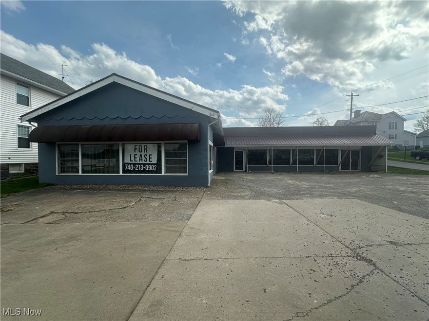Take advantage of this prime East Main Street location in the heart of Barnesville! This versatile commercial building features approximately 4,000 sq. ft. of unfinished space, ready for you to customize to suit your business needs. Recent updates include a new parking lot, a new HVAC system, and additional improvements throughout.
Call today to schedule your private showing!