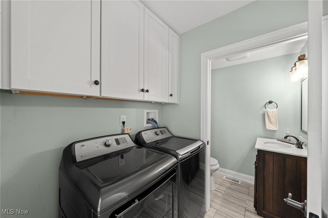 Cleveland, Ohio 44102, United States, 3 Bedrooms Bedrooms, ,3 BathroomsBathrooms,Residential,Active,252070