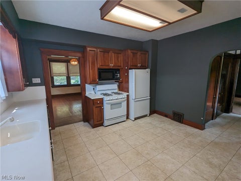 Tiny photo for 616 East Avenue, Elyria, OH 44035 (MLS # 5240713)