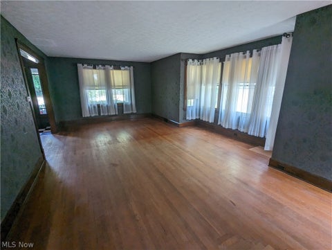 Tiny photo for 616 East Avenue, Elyria, OH 44035 (MLS # 5240713)