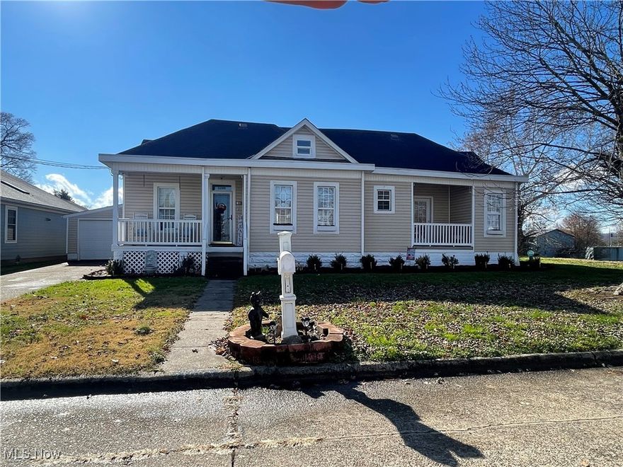 Corner Lot. Conveniently Located. 2-Master Suites. 1 has laundry facility in Master Closet for easy convenience! Dining room with decorative fireplace mantle for rustic charm. Oversized The house retains lots of original woodwork, adding character and rustic appeal.