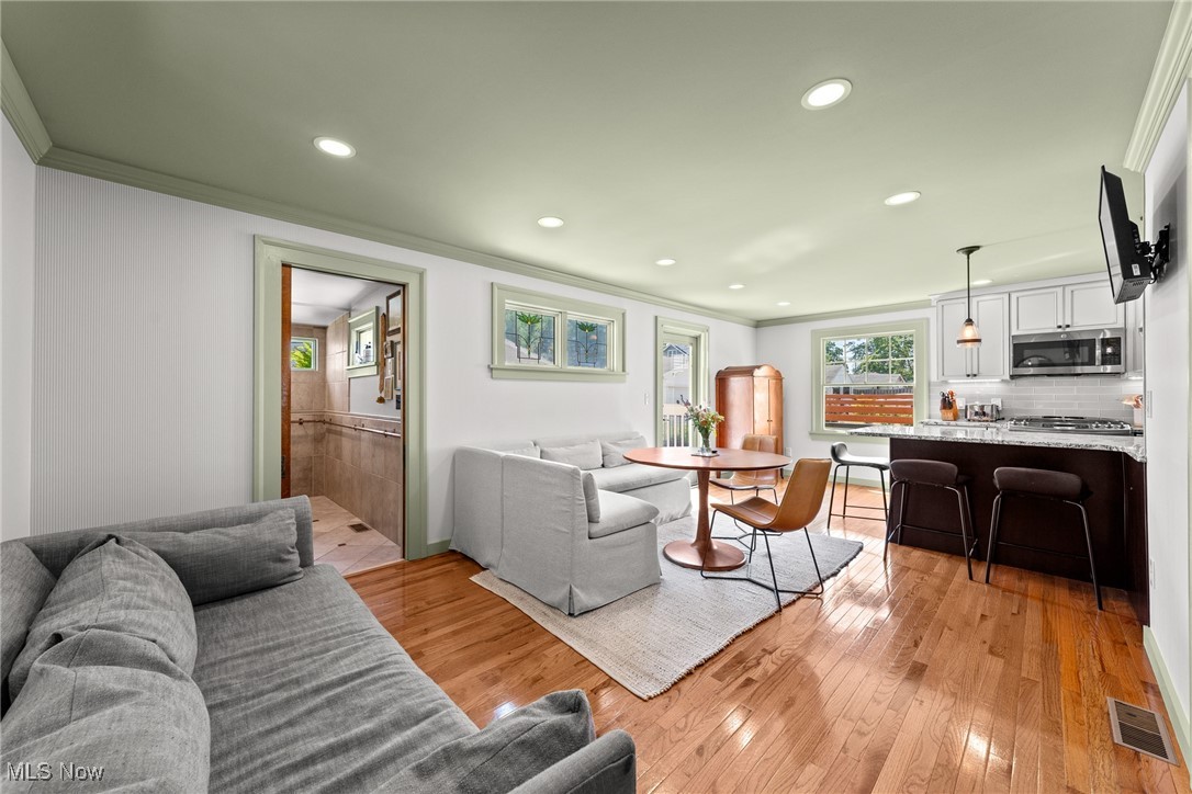 Lakewood, Ohio 44107, United States, 4 Bedrooms Bedrooms, ,2 BathroomsBathrooms,Residential,Active,181669