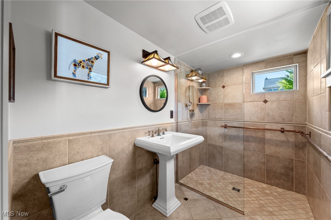 Lakewood, Ohio 44107, United States, 4 Bedrooms Bedrooms, ,2 BathroomsBathrooms,Residential,Active,181669