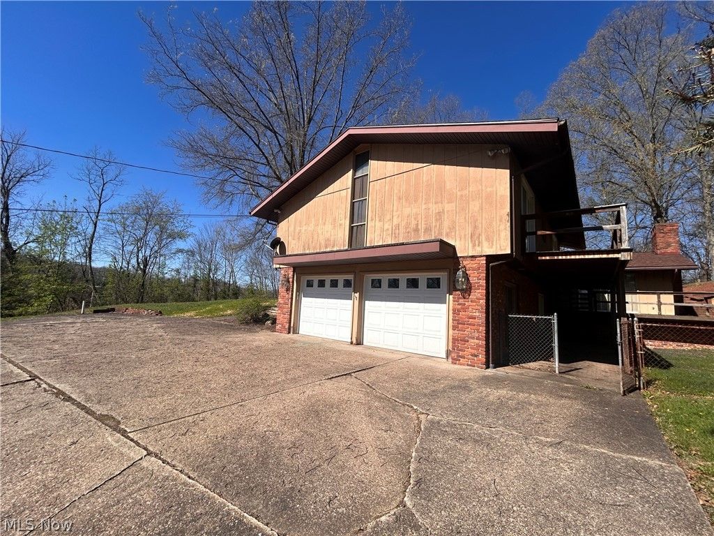 Photo of 105 Colegate Woods Drive, Marietta, OH 45750 (MLS # 5199391)