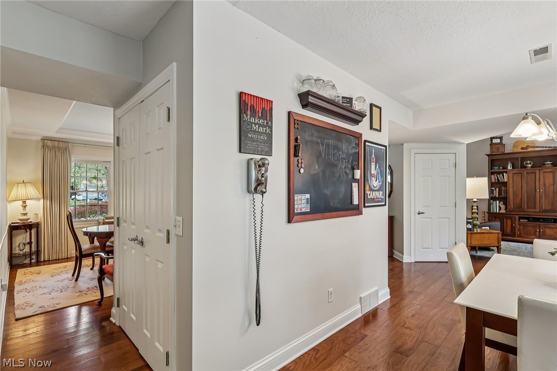 13300 Bratenahl - Residential