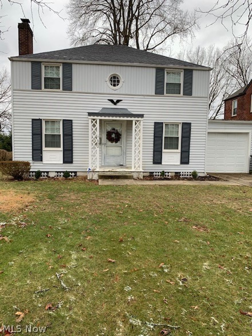 Very desirable & spacious 3 bedroom, 1.5 bathroom Colonial with an attached garage in Market Hts. N. Nothing to do
but to move in. The home has been nicely taken care of. Enter the beautiful living room with fireplace, with a sun
room in the rear of the home. Enjoy the spacious kitchen, and formal dining room. You will find a half bath off the
living room, and once on the 2nd floor, you will view a large Master Bedroom, and 2 other spacious bedrooms, with a
full bath on this floor. All appliances stay: Refrigerator, Stove, Washer & Dryer. Outside you will find a very large back
yard, which is partially fenced in, and a 16 x 11 foot deck, off of the sun room. This home will not last!!!