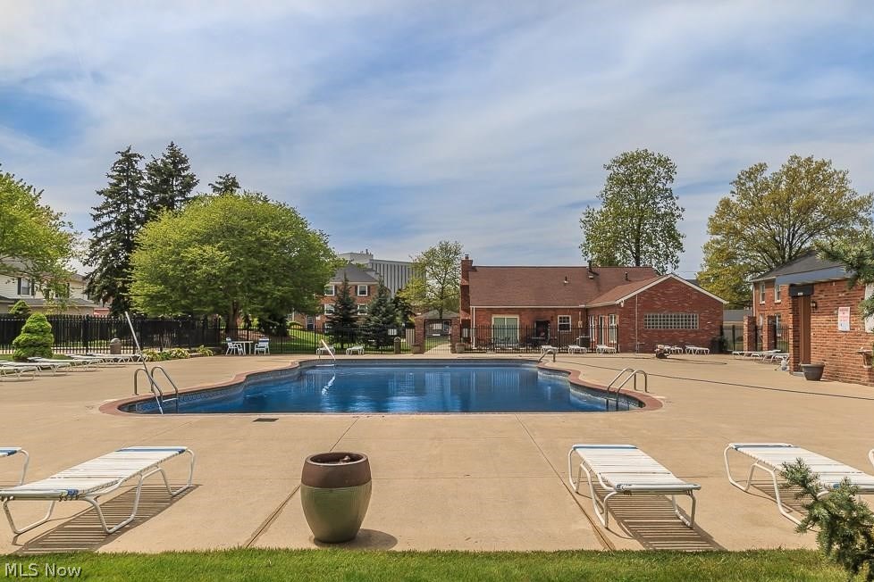 Georgetown/Lyndhurstcondo - Residential