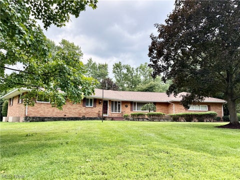 Photo of 1050 Melwood Drive NE, Warren, OH 44483 (MLS # 5231190)