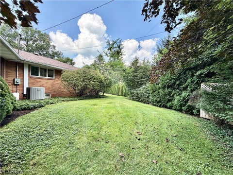 Tiny photo for 1050 Melwood Drive NE, Warren, OH 44483 (MLS # 5231190)