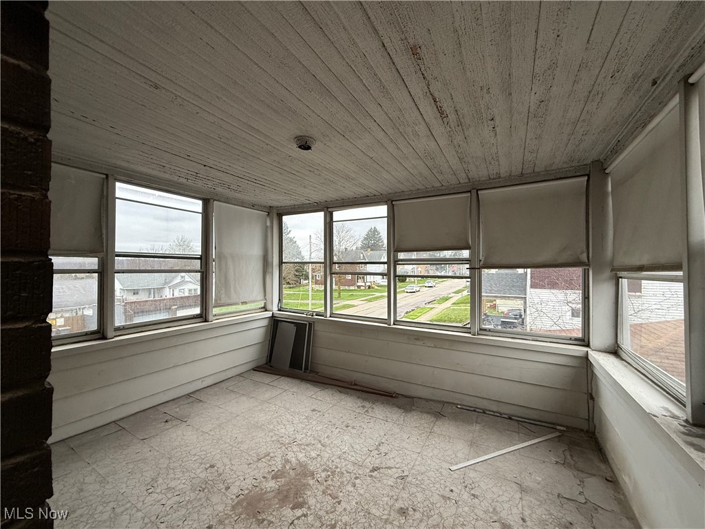 City/Youngstown - Commercial Sale