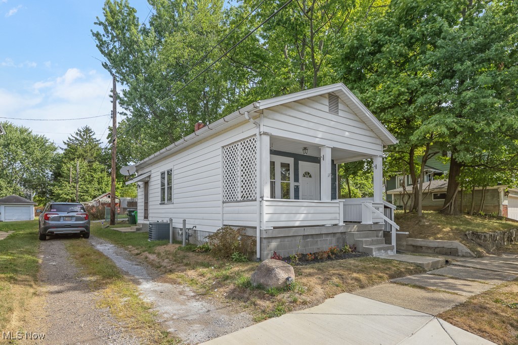 Great starter home, downsizing opportunity, or investment property in the heart of Alliance. This neat and clean one bedroom ranch is a must see. High ceilings throughout with a full basement with walk out entrance. Formal dining room and nice sized living room. Covered front porch and fenced in backyard ready for your enjoyment.
SOME NEW CARPET BEING INSTALLED 9-4-25
All sizes and square feet estimated.