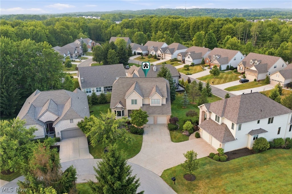 Photo of 585 Burgess Circle, Aurora, OH 44202 (MLS # 5220395)