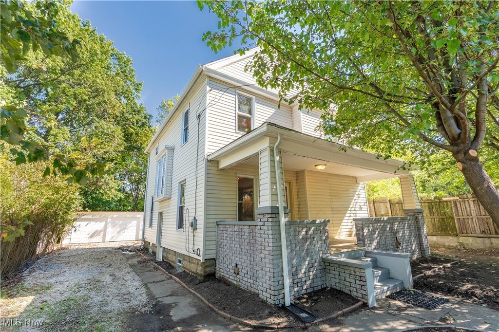 Photo of 817 Raymond Street, Akron, OH 44307 (MLS # 5161711)