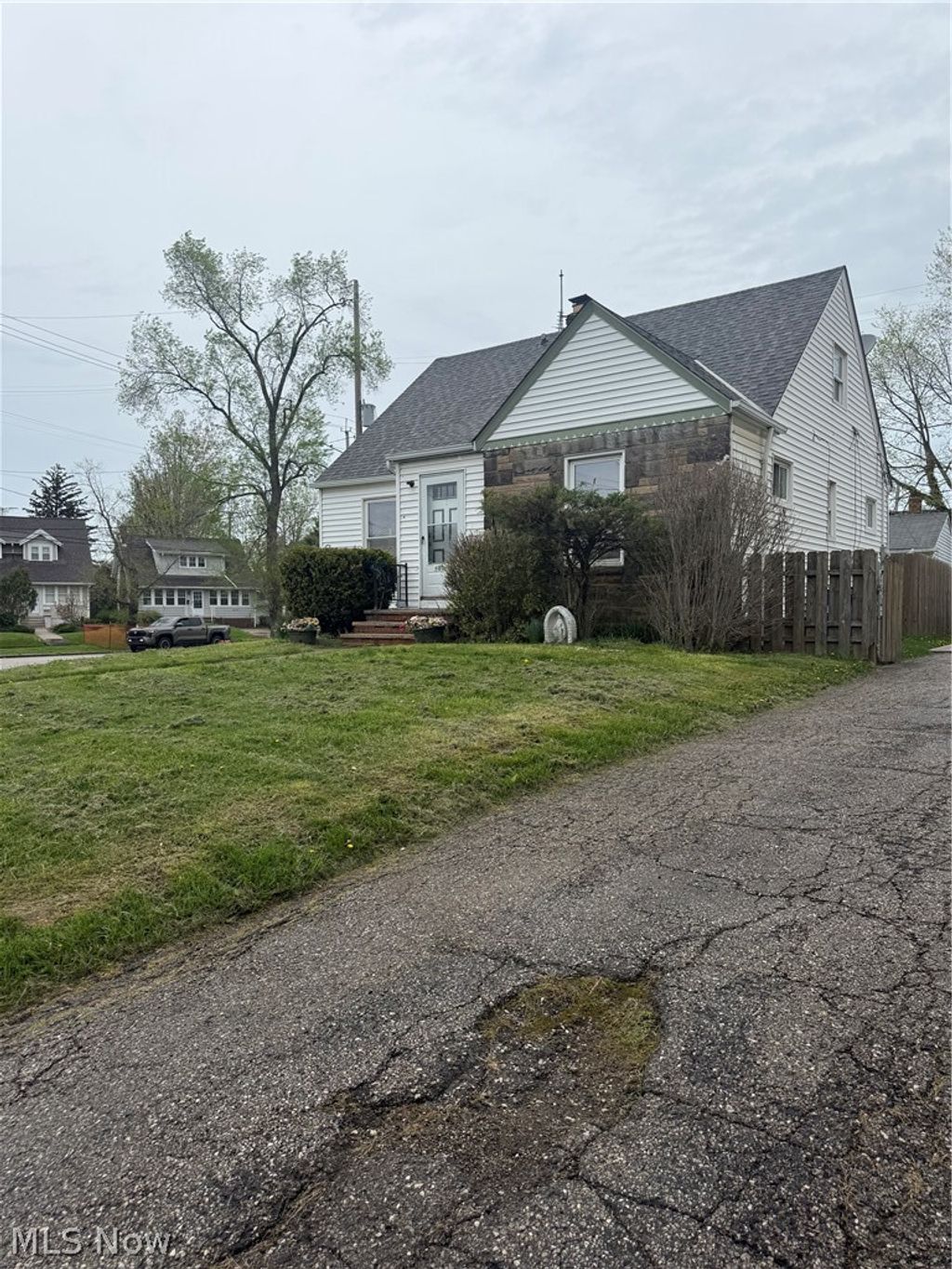 Photo of 18011 Windward Road, Cleveland, OH 44119 (MLS # 5201806)