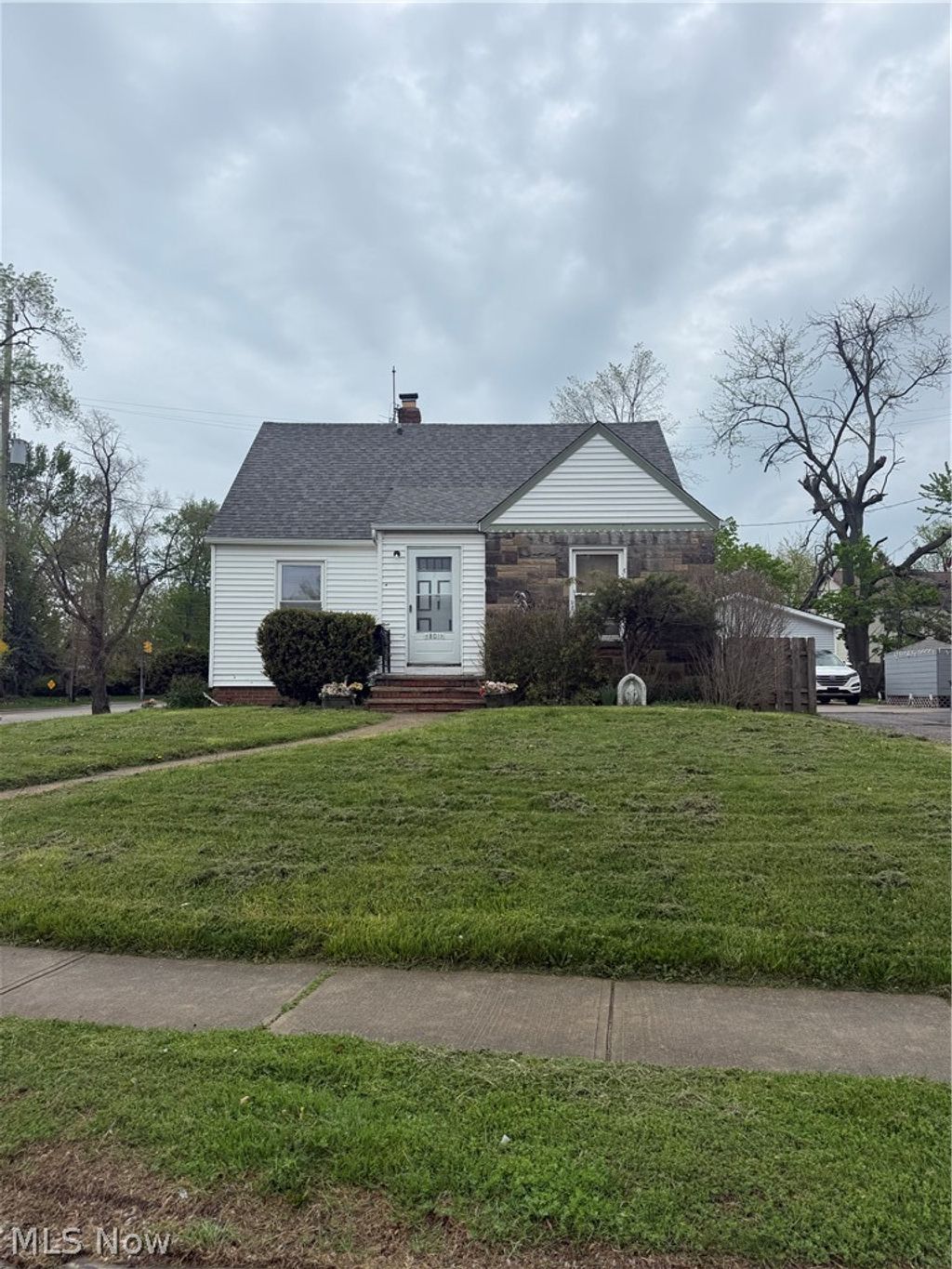 Photo of 18011 Windward Road, Cleveland, OH 44119 (MLS # 5201806)