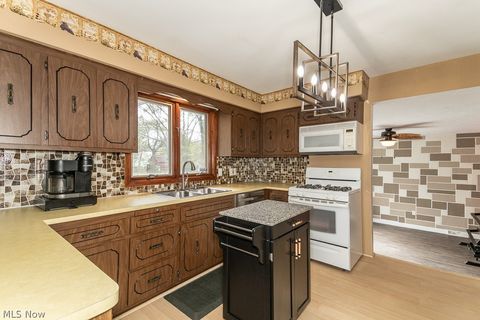 Tiny photo for 33510 Lake Shore Boulevard, Lakeline, OH 44095 (MLS # 5200473)