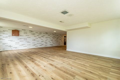 Tiny photo for 33510 Lake Shore Boulevard, Lakeline, OH 44095 (MLS # 5200473)