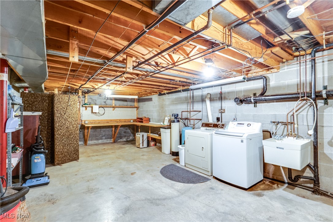 2577 Sweitzer Road, Uniontown, Ohio image 36
