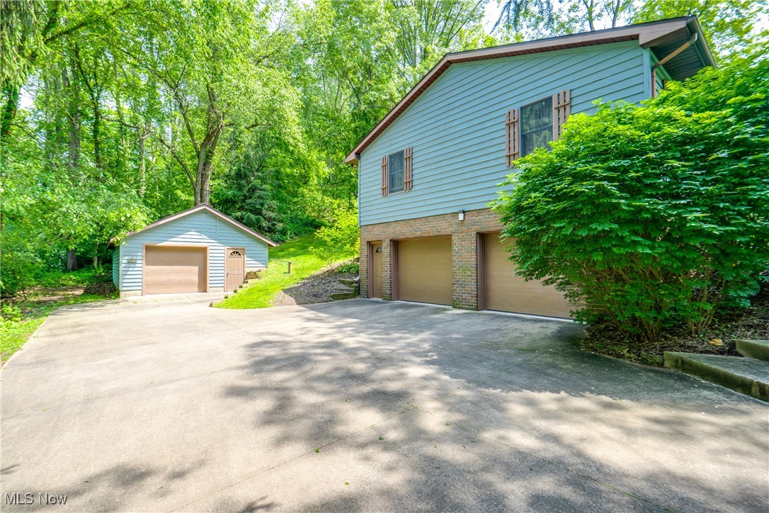2577 Sweitzer Road, Uniontown, Ohio image 5