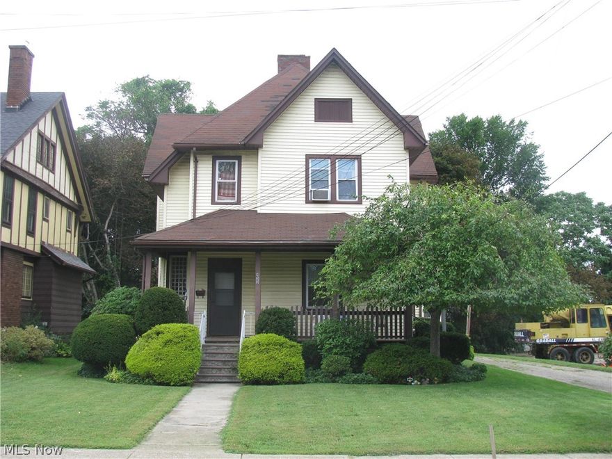 Fantastic Investment Opportunity!!!!!!! Position yourself to have 4 one bedroom units in a location that is projected to explode with transient workers in the near future, within walking distance to a fitness facility (the Ashtabula YMCA) and just a short distance to "America's Main street contest winner",  and Historic Ashtabula Harbor District.  Be prepared to meet this DEMAND with your own SUPPLY!!
All units are currently occupied on a month to month lease.  All units are in good condition, meeting all Section 8 standards, 2 are currently Section 8 occupied.  Priced at only $19,900/unit!  Total Current rent is $2,007/month.  Owner pays gas,water, sewer and trash.