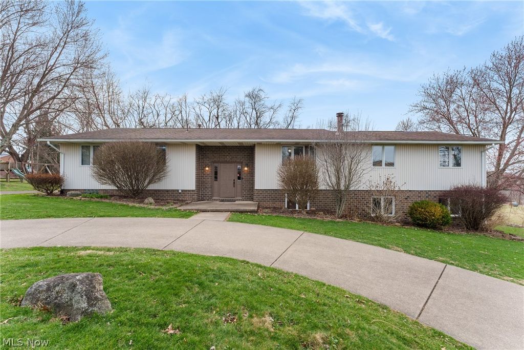 Photo of 901 N Marion Avenue, Louisville, OH 44641 (MLS # 5193573)