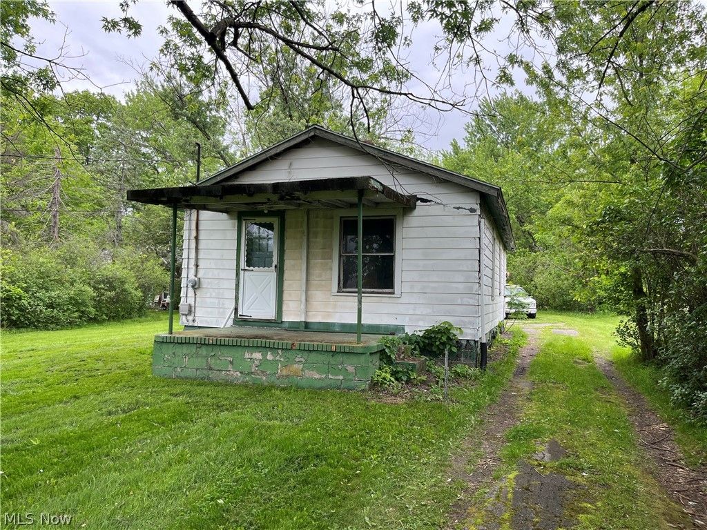 Photo of 2513 Salt Springs Road, McDonald, OH 44437 (MLS # 5212638)