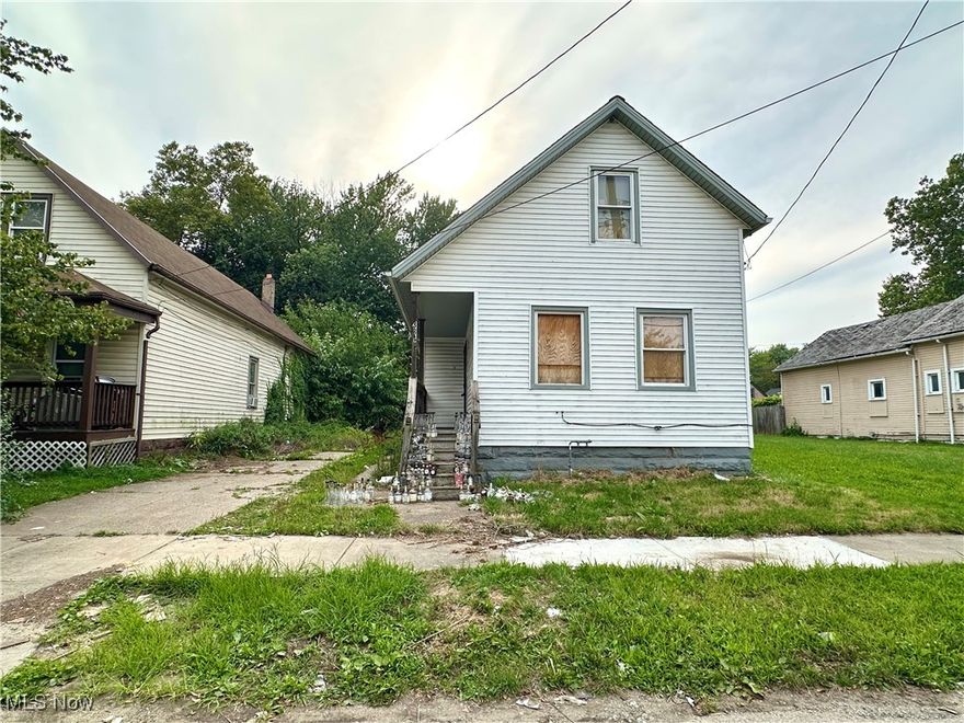 Welcome to the 3 Bedroom property that sits inside its 1,422 sqft home. This property has started renovations and framework for a buyer looking to live and work on it, or an investor looking to expand their portfolio. Don't miss this opportunity to and schedule your own personal showing today!!