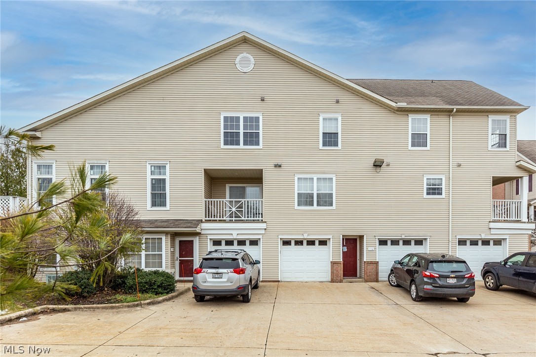 Beautiful townhouse in desirable Broadview Heights Ohio. This two bedroom unit has a spacious kitchen and large living space. The home has been well updated and offers maintenance free living. If you are interested, schedule your private showing today.